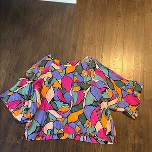 Easel brand
Dress blouse with cold shoulder 
Size M
Multi colors